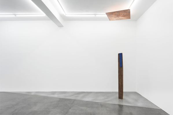 Katinka Bock, Martinzùl, 2014 (floor); Ja (April), 2014 (ceiling) Katinka Bock, Martinzùl, 2014 (floor); Ja (April), 2014 (ceiling)