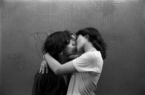 Stephen Shames, Polaris Teenage Couple Kiss, The Bronx 1982 Stephen Shames, Polaris Teenage Couple Kiss, The Bronx 1982