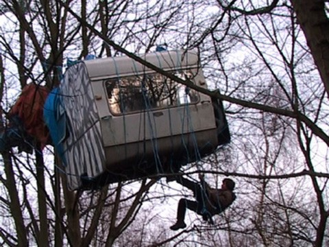 Esc, 2004 (video still) Esc, 2004 (video still)